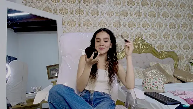 JessB  online show from September 9, 2025, 6:18 pm