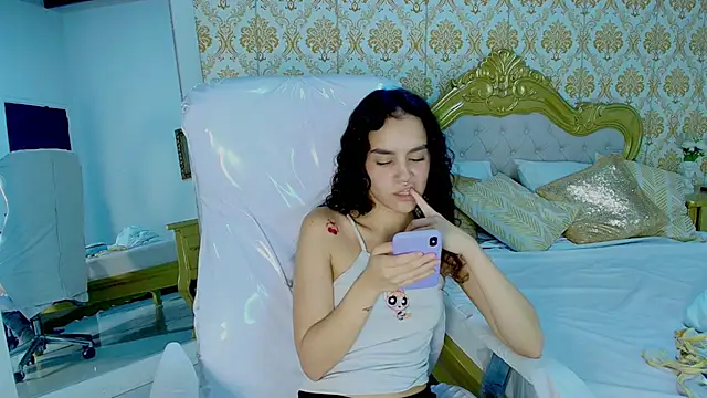 JessB  online show from October 22, 2025, 6:29 pm