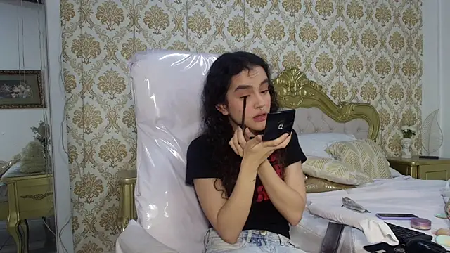 JessB  online show from November 11, 2025, 6:19 pm