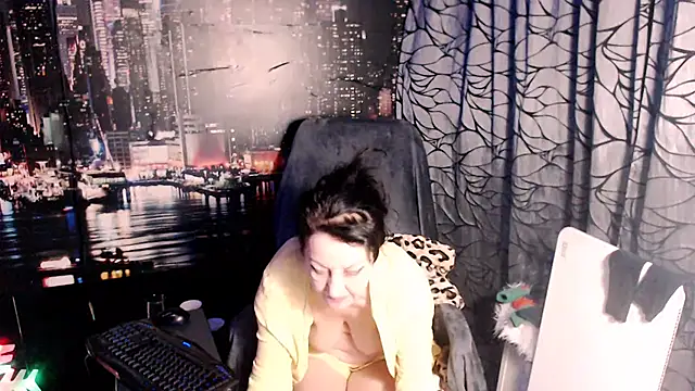 AMOURSWEET2025 online show from February 8, 2026, 5:05 pm