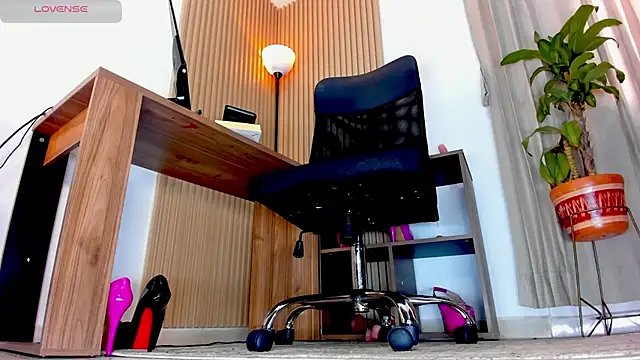 Anastacia lestrange online show from November 5, 2025, 5:13 pm