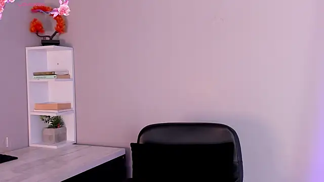 Emma  clark  online show from September 15, 2025, 12:27 pm