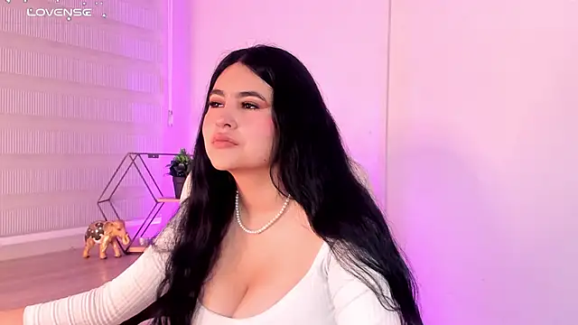 Emma  clark  online show from November 20, 2025, 12:38 pm