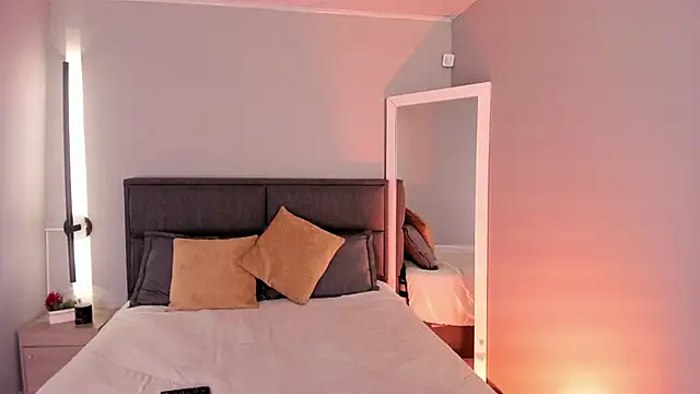 Emma  clark  online show from January 15, 2026, 12:54 pm