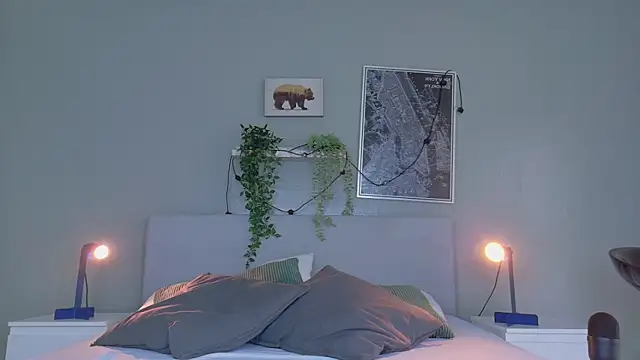 Nickifox   online show from September 18, 2025, 7:38 pm