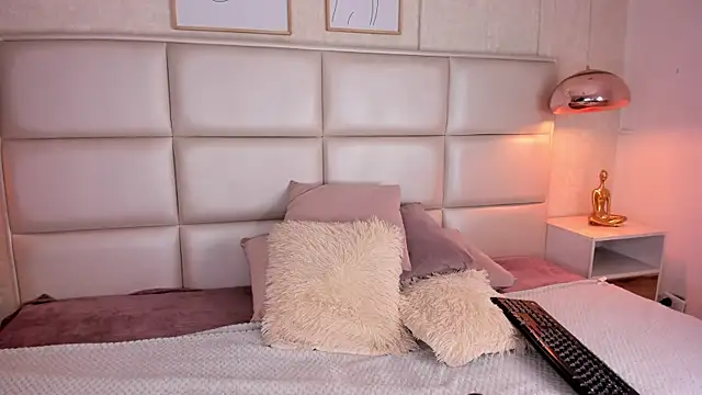 Natt Clark online show from October 4, 2025, 1:53 pm