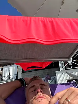 Axl hot online show from September 19, 2025, 12:17 pm