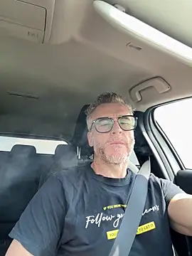 Axl hot online show from April 19, 2026, 10:36 am