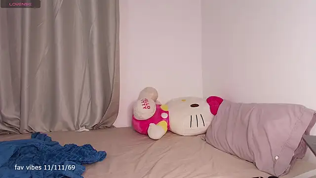 dulceangel   online show from September 14, 2025, 2:33 am