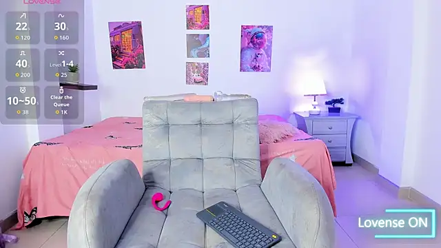 mia purplee online show from September 28, 2025, 3:01 am