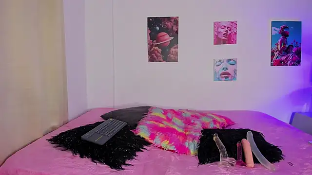 mia purplee online show from October 21, 2025, 3:18 am