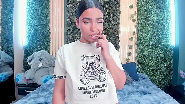 KhateAndersson online show from December 22, 2025, 8:50 pm