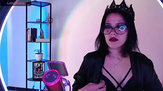 girldom online show from October 14, 2025, 4:30 pm