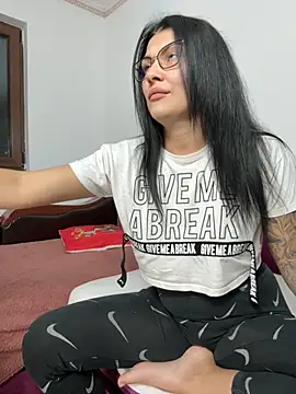 Snapshot of MiaKiittyy chatting on October 4, 2025, 4:38 pm MiaKiittyy online show from October 4, 2025, 4:38 pm