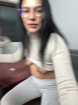 Snapshot of MiaKiittyy chatting on October 16, 2025, 3:35 pm MiaKiittyy online show from October 16, 2025, 3:35 pm