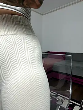 Snapshot of MiaKiittyy chatting on October 27, 2025, 12:58 am MiaKiittyy online show from October 27, 2025, 12:58 am