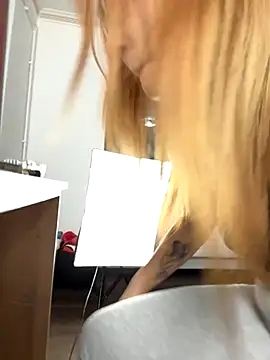 Snapshot of MiaKiittyy chatting on November 4, 2025, 1:16 am MiaKiittyy online show from November 4, 2025, 1:16 am