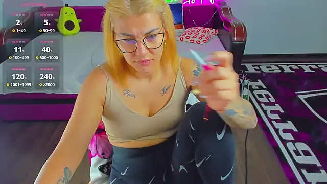 Snapshot of MiaKiittyy chatting on November 29, 2025, 1:08 am MiaKiittyy online show from November 29, 2025, 1:08 am