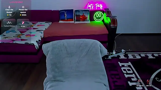 Snapshot of MiaKiittyy chatting on December 1, 2025, 1:32 am MiaKiittyy online show from December 1, 2025, 1:32 am