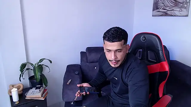 DeimonOficial online show from April 17, 2026, 8:12 pm