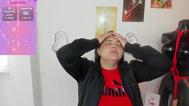 TifanyAmazinng online show from October 3, 2025, 2:03 pm