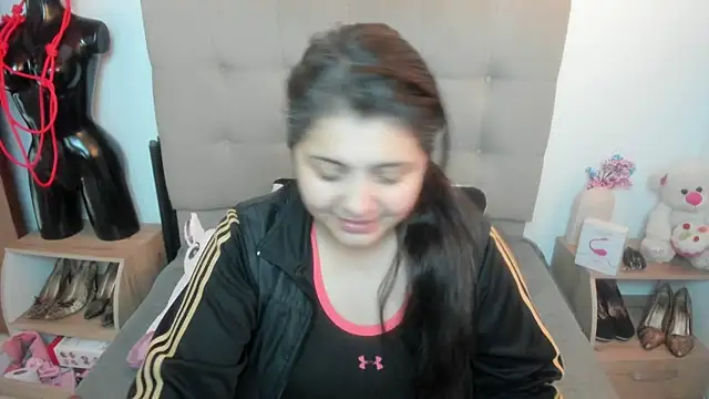 TifanyAmazinng online show from December 4, 2025, 12:25 pm