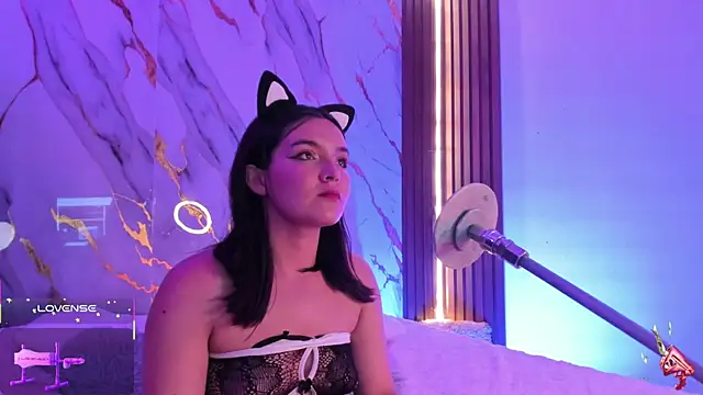 alicecute77 online show from October 20, 2025, 2:23 am