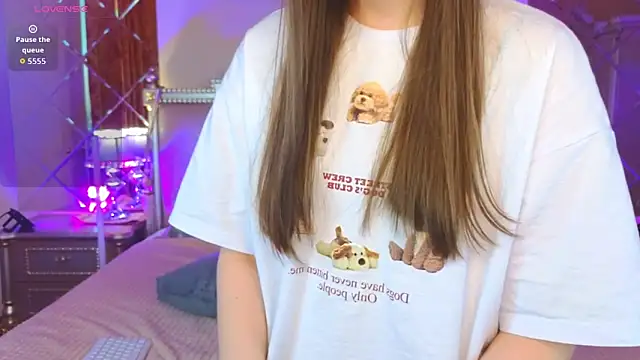 Kelly Cartier online show from October 7, 2025, 12:46 pm