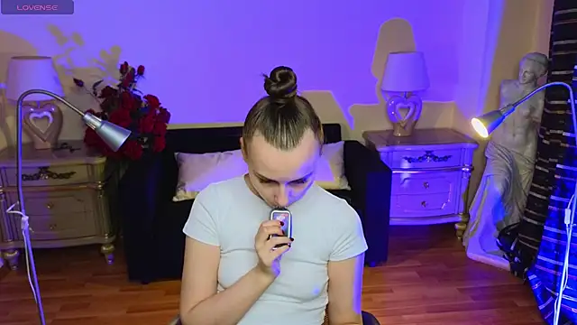 Kelly Cartier online show from October 10, 2025, 11:31 am