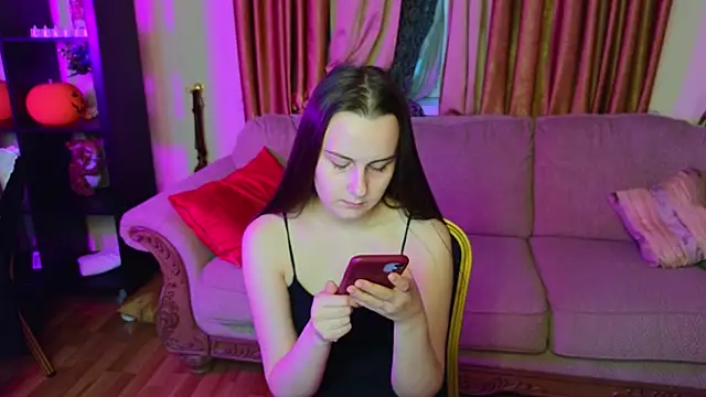 Kelly Cartier online show from November 5, 2025, 11:21 am