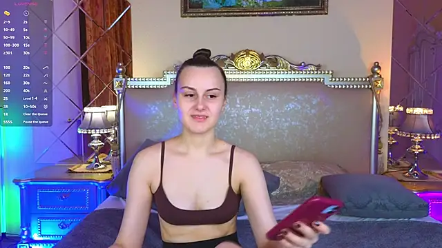 Kelly Cartier online show from November 18, 2025, 12:42 pm