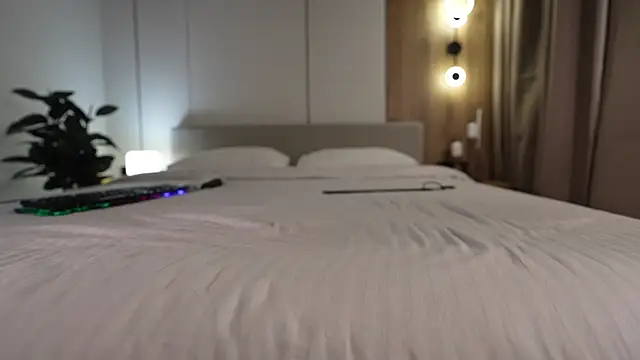 Snapshot of Noctivelle chatting on December 13, 2025, 7:53 pm Noctivelle online show from December 13, 2025, 7:53 pm