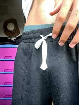 Axel-Mejia online show from October 24, 2025, 7:10 pm