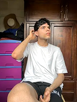 Axel-Mejia online show from November 14, 2025, 6:28 pm