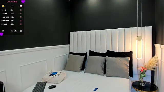  emma willliams  online show from September 10, 2025, 1:33 pm