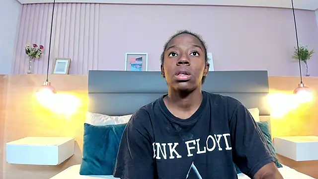  emma willliams  online show from October 28, 2025, 2:20 pm