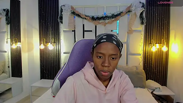  emma willliams  online show from December 5, 2025, 1:31 pm