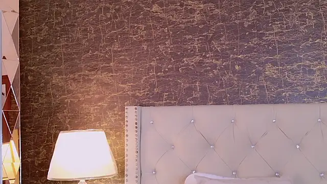 IrinaVelvet online show from November 4, 2025, 4:28 pm