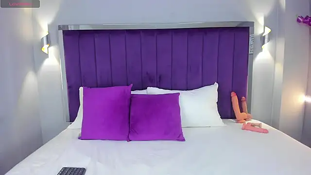 ElaraDusk online show from October 10, 2025, 4:44 am