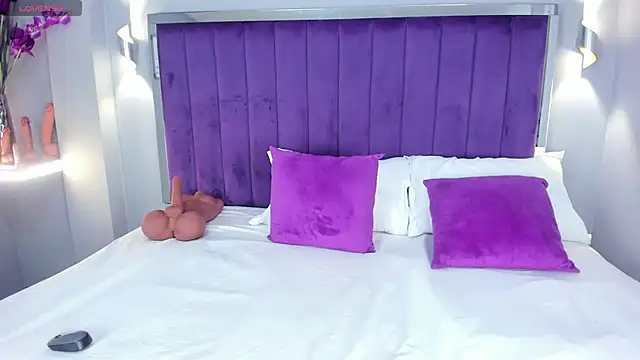 ElaraDusk online show from October 24, 2025, 4:31 am