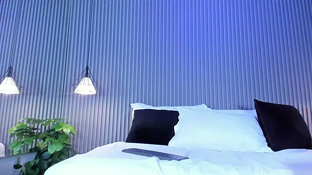 ElaraDusk online show from November 30, 2025, 4:49 am