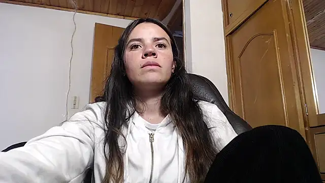 Skylar Serenity online show from October 3, 2025, 8:28 pm