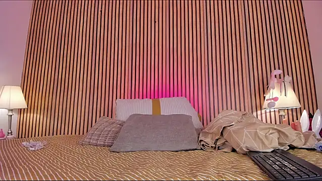 keeyla stone online show from November 16, 2025, 9:42 pm