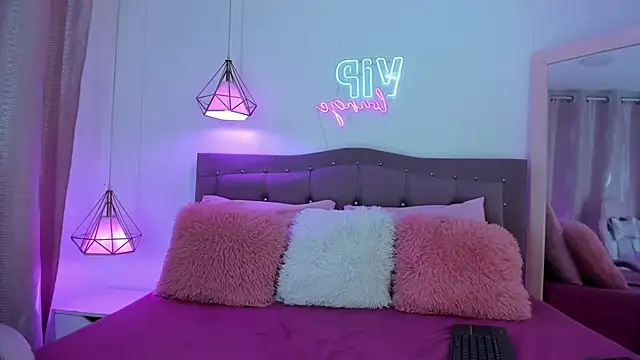 Sophie stars online show from September 9, 2025, 3:28 am