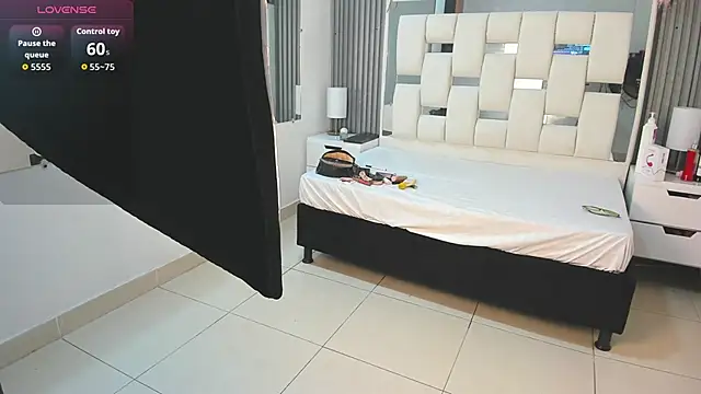 Snapshot of VanessaHard_as chatting on November 18, 2025, 7:29 pm VanessaHard as online show from November 18, 2025, 7:29 pm