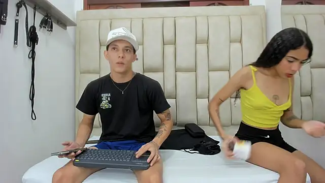 ZafiroAndFlynn online show from February 1, 2026, 2:32 am