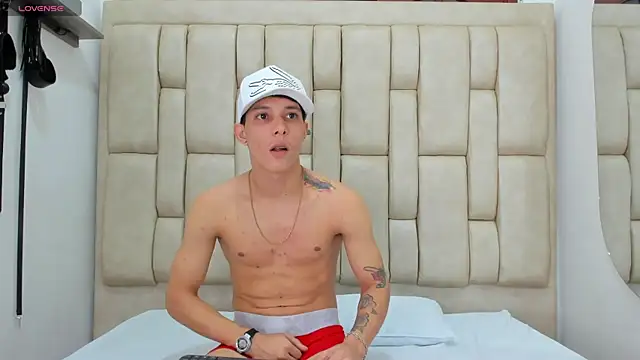 ZafiroAndFlynn online show from March 29, 2026, 2:00 am