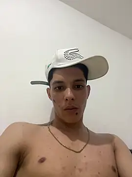 ZafiroAndFlynn online show from April 20, 2026, 3:20 am