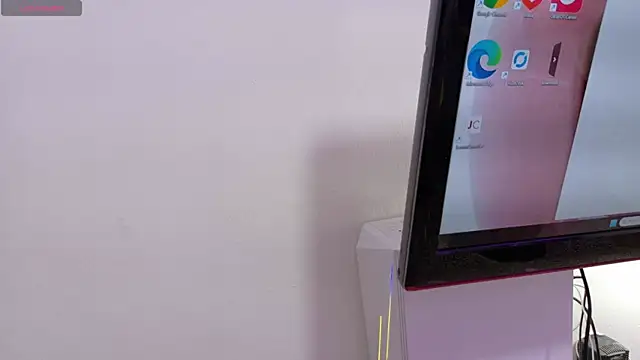 ZafiroAndFlynn online show from April 22, 2026, 1:52 am