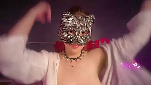 Lunahadidd online show from February 28, 2026, 7:15 pm